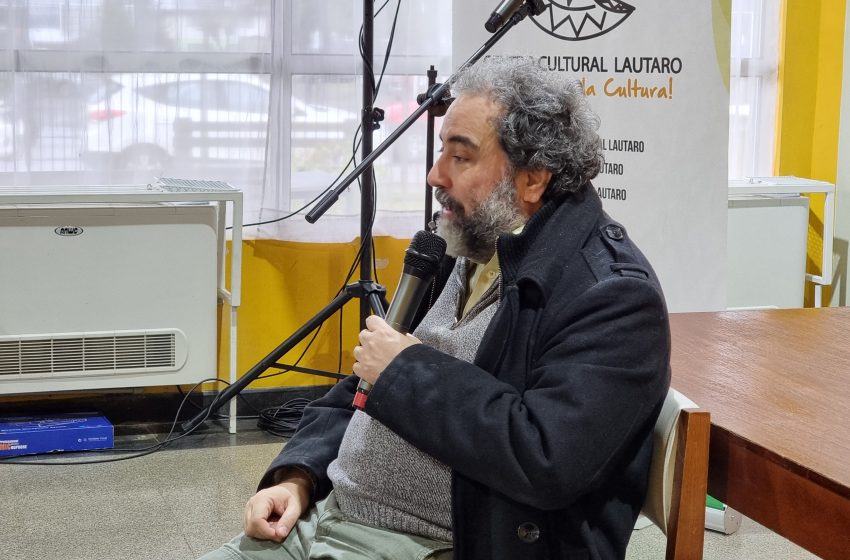  Rafael Gumucio impartió cátedra literaria en la comuna de Lautaro