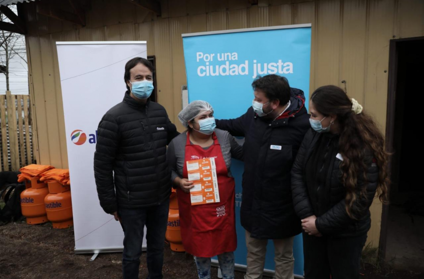  TECHO-Chile y Abastible inician campaña de invierno para apoyar a campamentos y ollas comunes con gas licuado