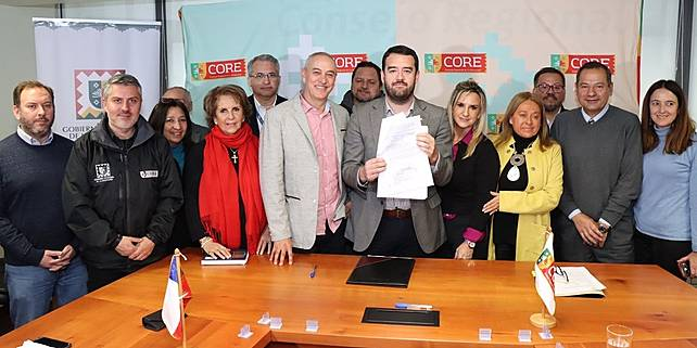 Gobernador Luciano Rivas firmó mensaje para que la Araucanía tenga un centro oncológico integral para niños el 2024