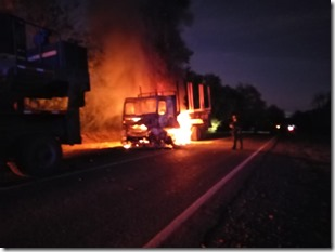  Nuevo ataque incendiario: 3 camiones quemados en Collipulli
