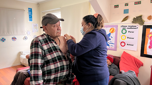  Servicio de Salud Araucanía Sur realiza vacunación a usuarios de albergues de Temuco
