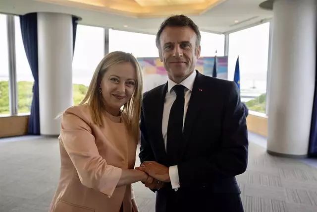  Macron afirma ante Meloni la necesidad de «reforzar» las fronteras y fortalecer la política migratoria común