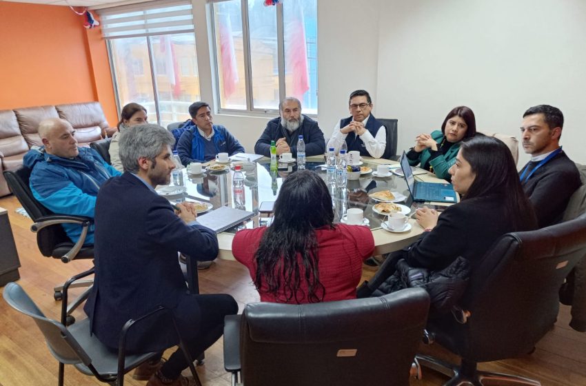  Reunión de trabajo entre el Servicio Local y la municipalidad de Nueva Imperial por Proyecto de Conservación Escuela Pública Alejandro Gorostiaga